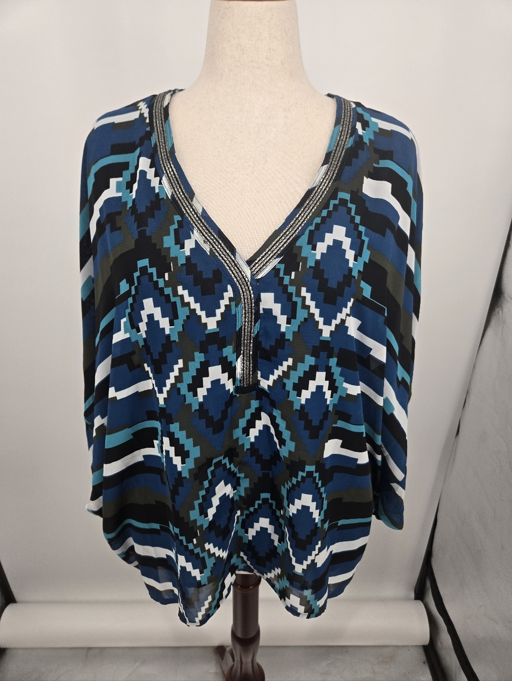 Lane Bryant Geometric Blue and Black Striped Blouse 18/20 (7737)